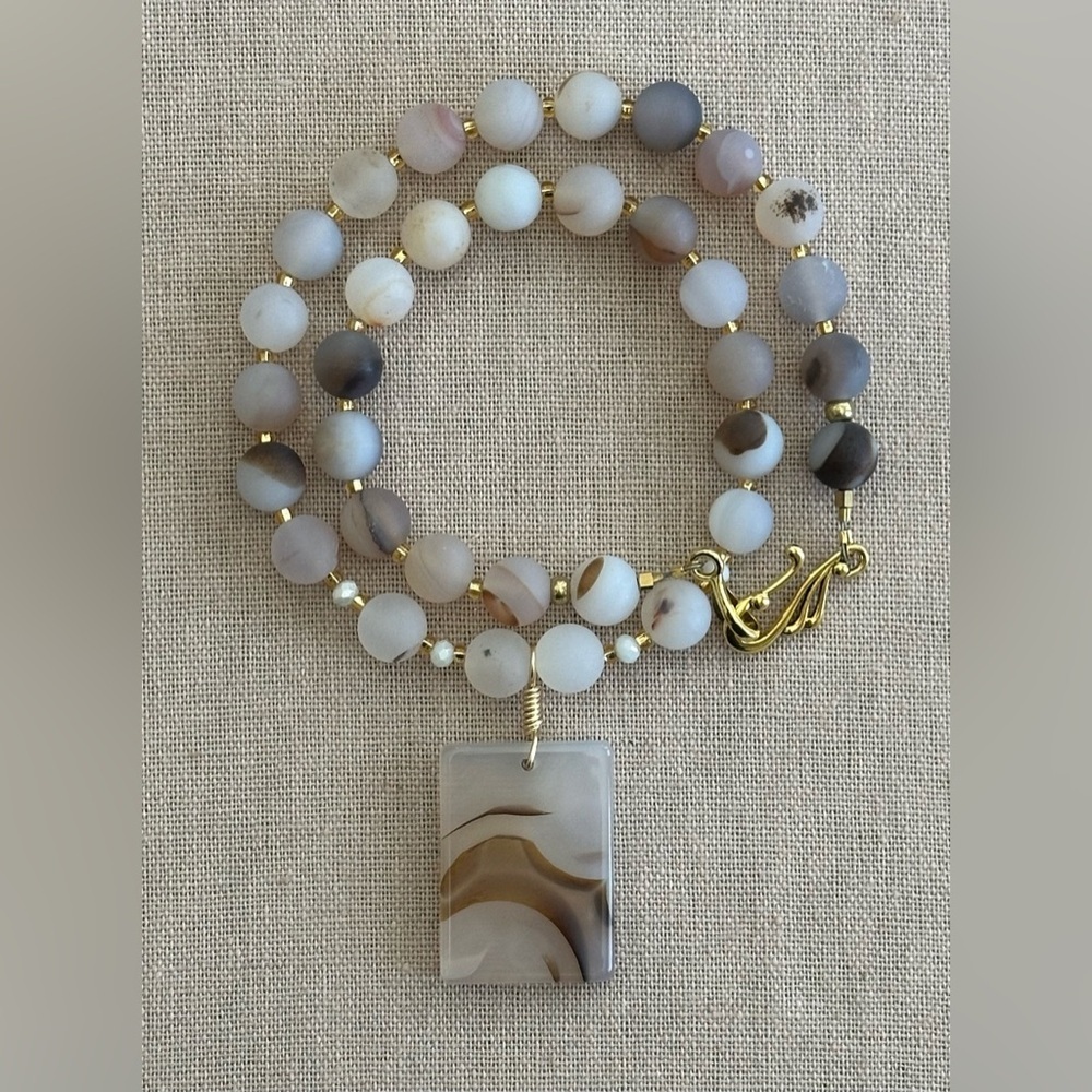 22 inch Matte Flower Agate bead necklace NWOT - Picture 12 of 15